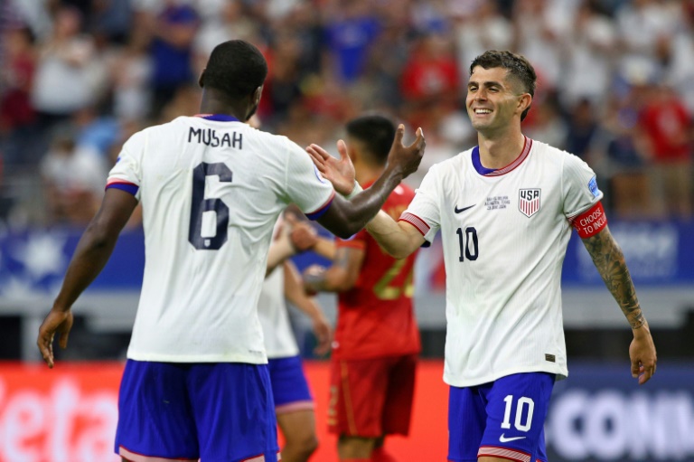 El anfitrión EEUU debutó en la Copa América con cómodo triunfo ante Bolivia.