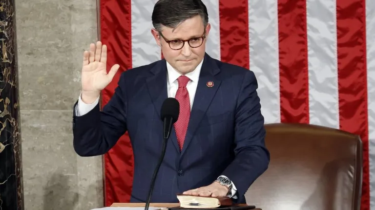 Mike Johnson se convierte en presidente de la Cámara de Representantes de EEUU in extremis