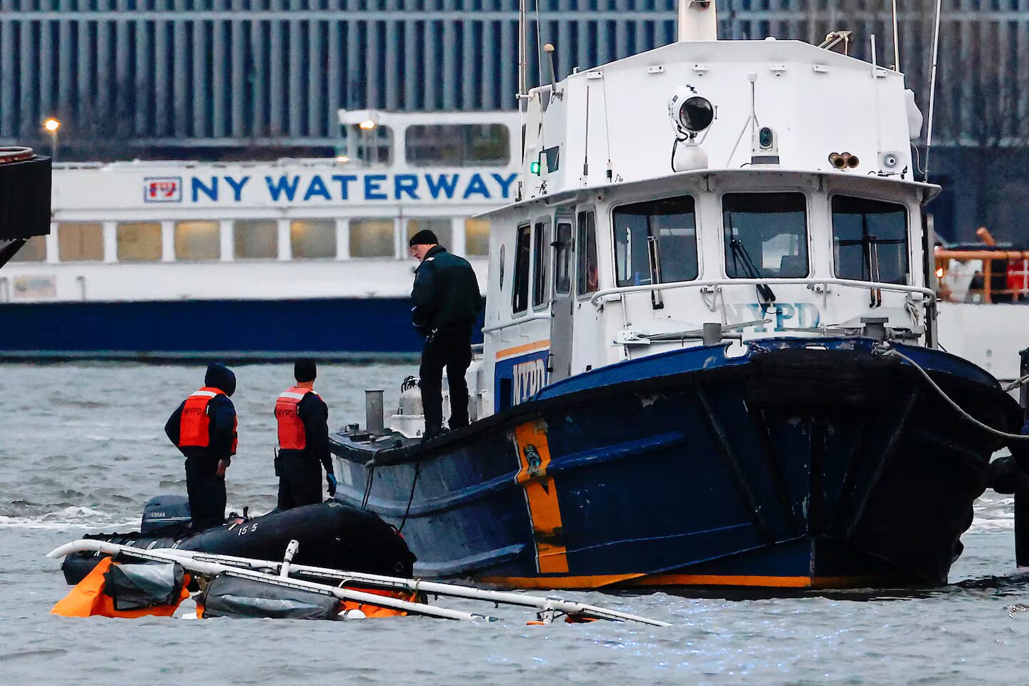 Un helicóptero se estrelló en el río Hudson: murieron los 5 integrantes de una familia española y el piloto