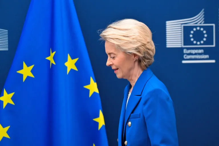 La UE suspende por 90 días sus contramedidas a aranceles de EEUU