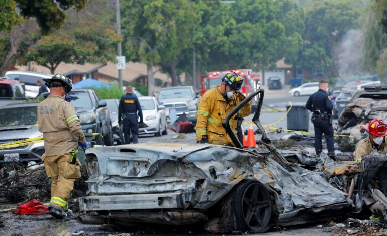 Avioneta se estrella en vencindario militar de San Diego