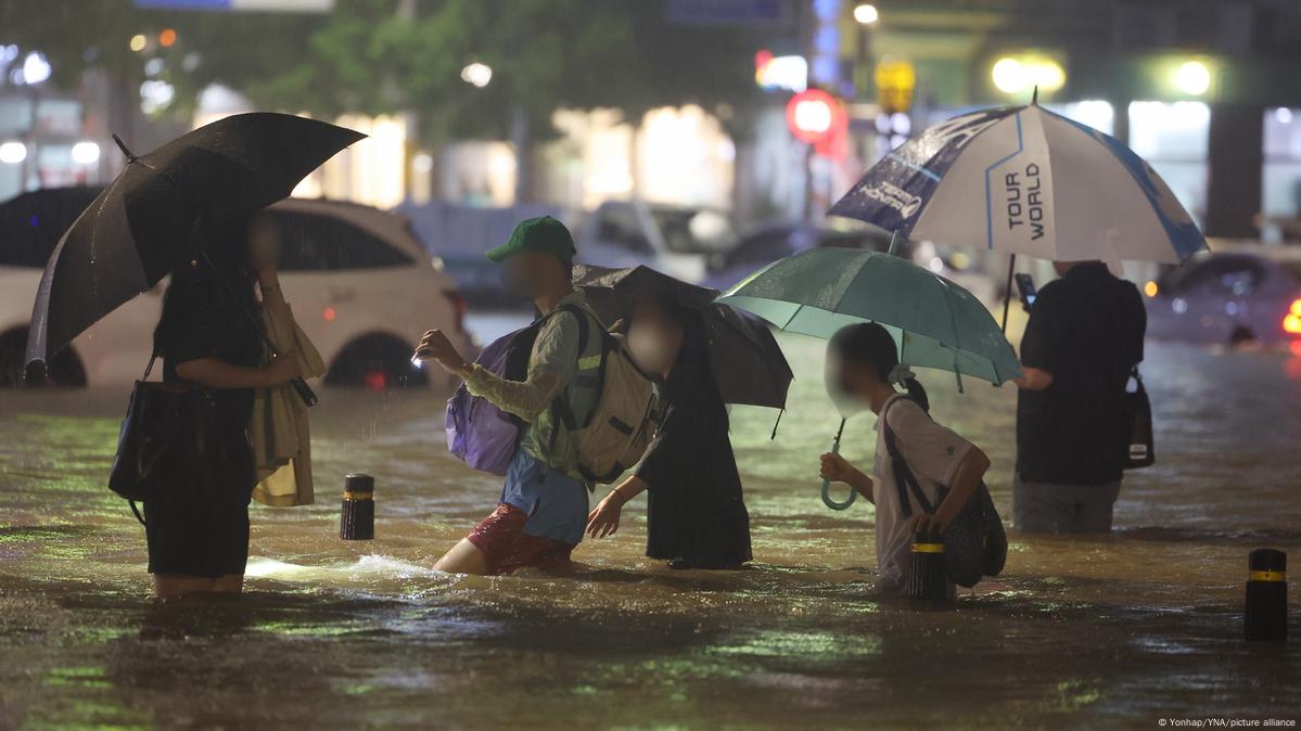Las lluvias torrenciales dejan impactantes imágenes en Corea del Sur.⁣