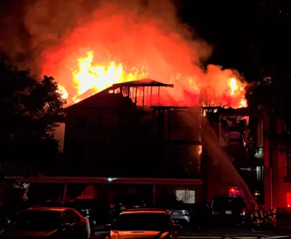 Incendio en Eagle Mountain deja una persona rescatada