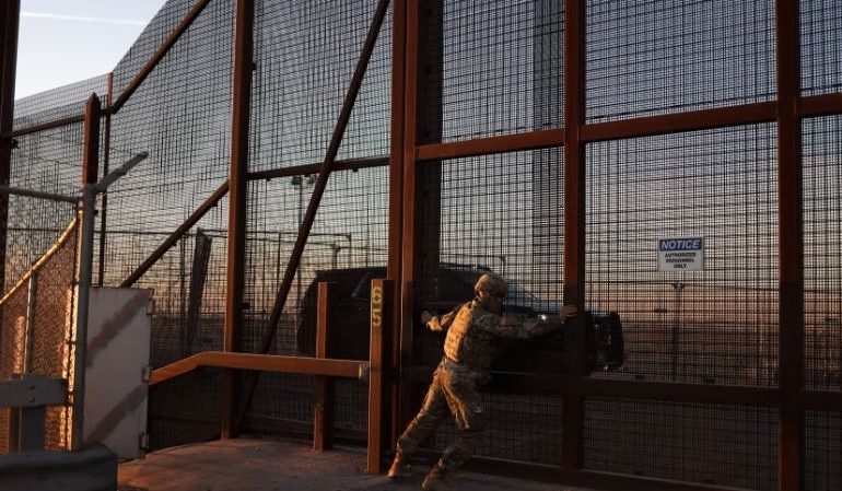 Jueza bloquea deportaciones rápidas de Trump