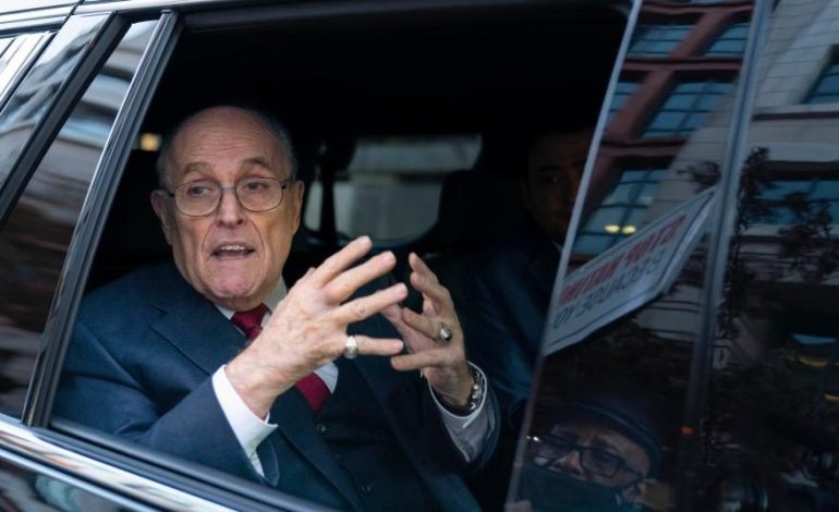 Rudy Giuliani hospitalizado por graves lesiones en choque