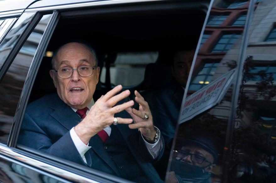 Rudy Giuliani hospitalizado por graves lesiones en choque