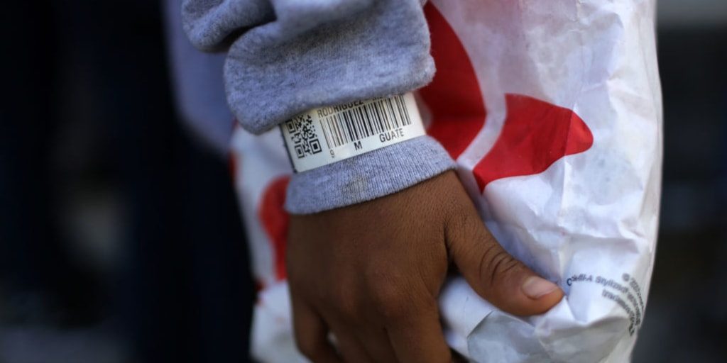Juez bloquea deportación de menores migrantes
