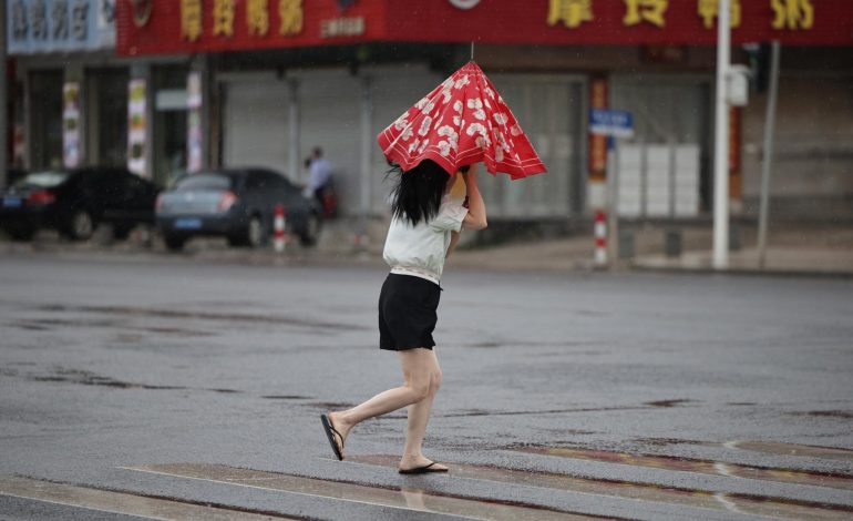 China paralizada por la furia de Ragasa
