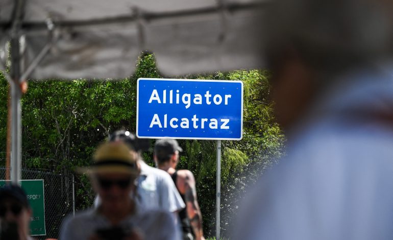 Apelación detiene desmantelamiento de Alligator Alcatraz