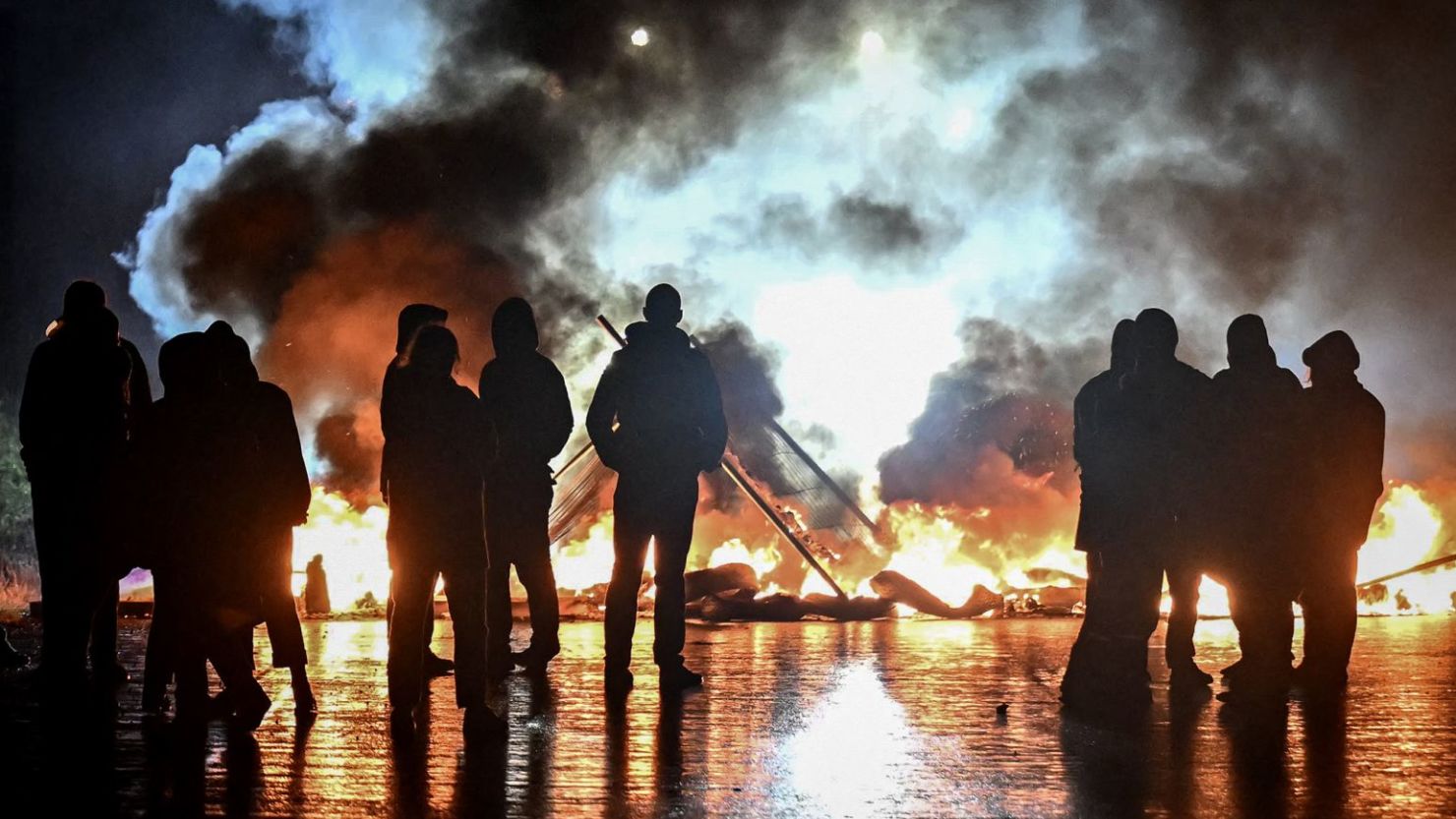 Francia arde por medidas económicas