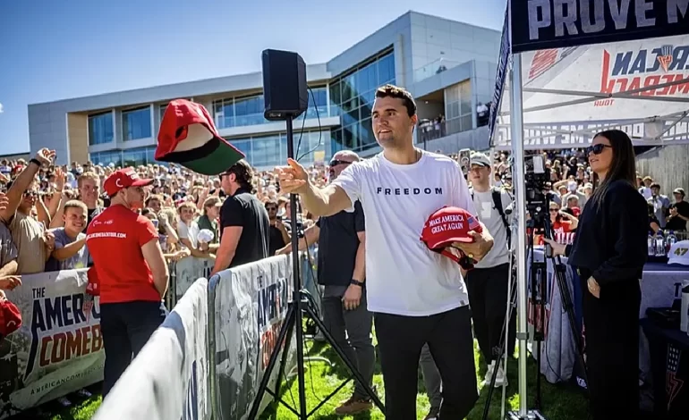 Activista conservador Charlie Kirk muerte tras recibir un disparo.