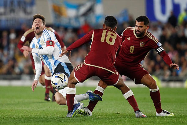 Messi y jugadores de la Vinotinto, al borde de la pelea