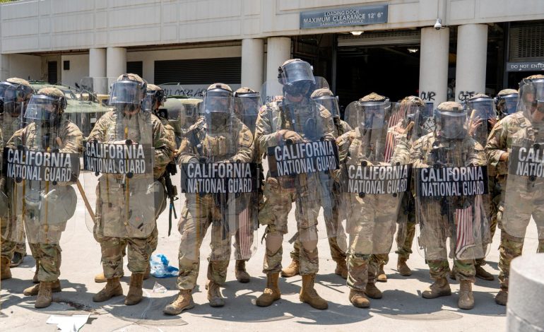 Juez declara inconstitucional el uso de tropas en LA