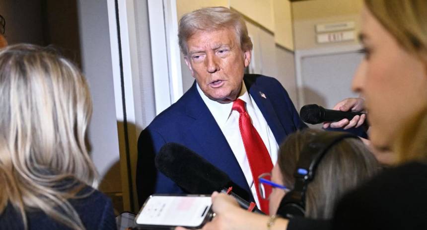 «Ni un barco pesquero cerca de Venezuela» dice Trump