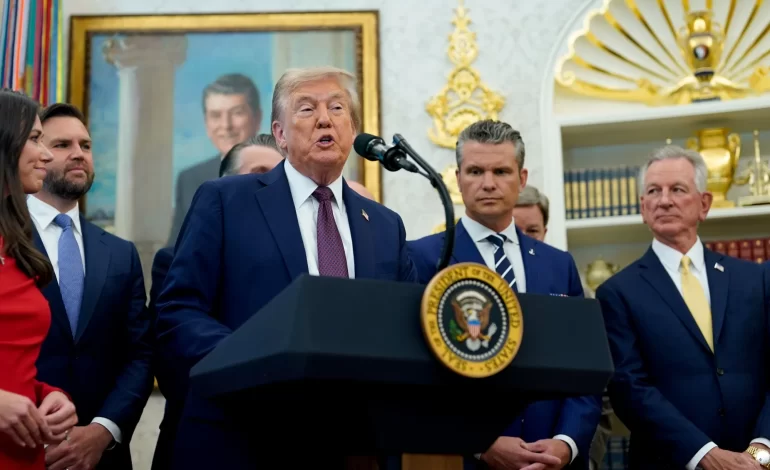 Trump difunde video de ataque a narco-barco venezolano