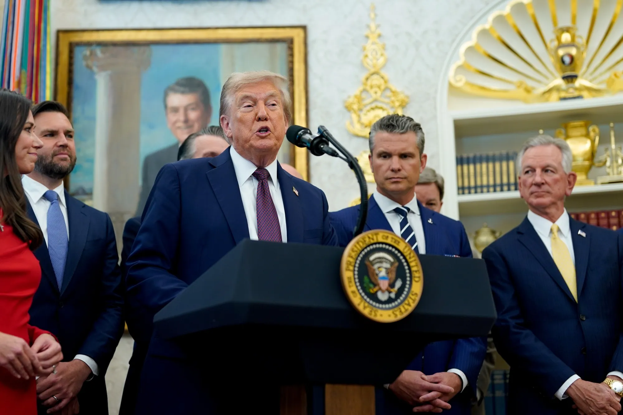 Trump difunde video de ataque a narco-barco venezolano