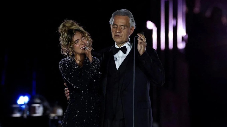 Karol G y Bocelli brillan en el Vaticano