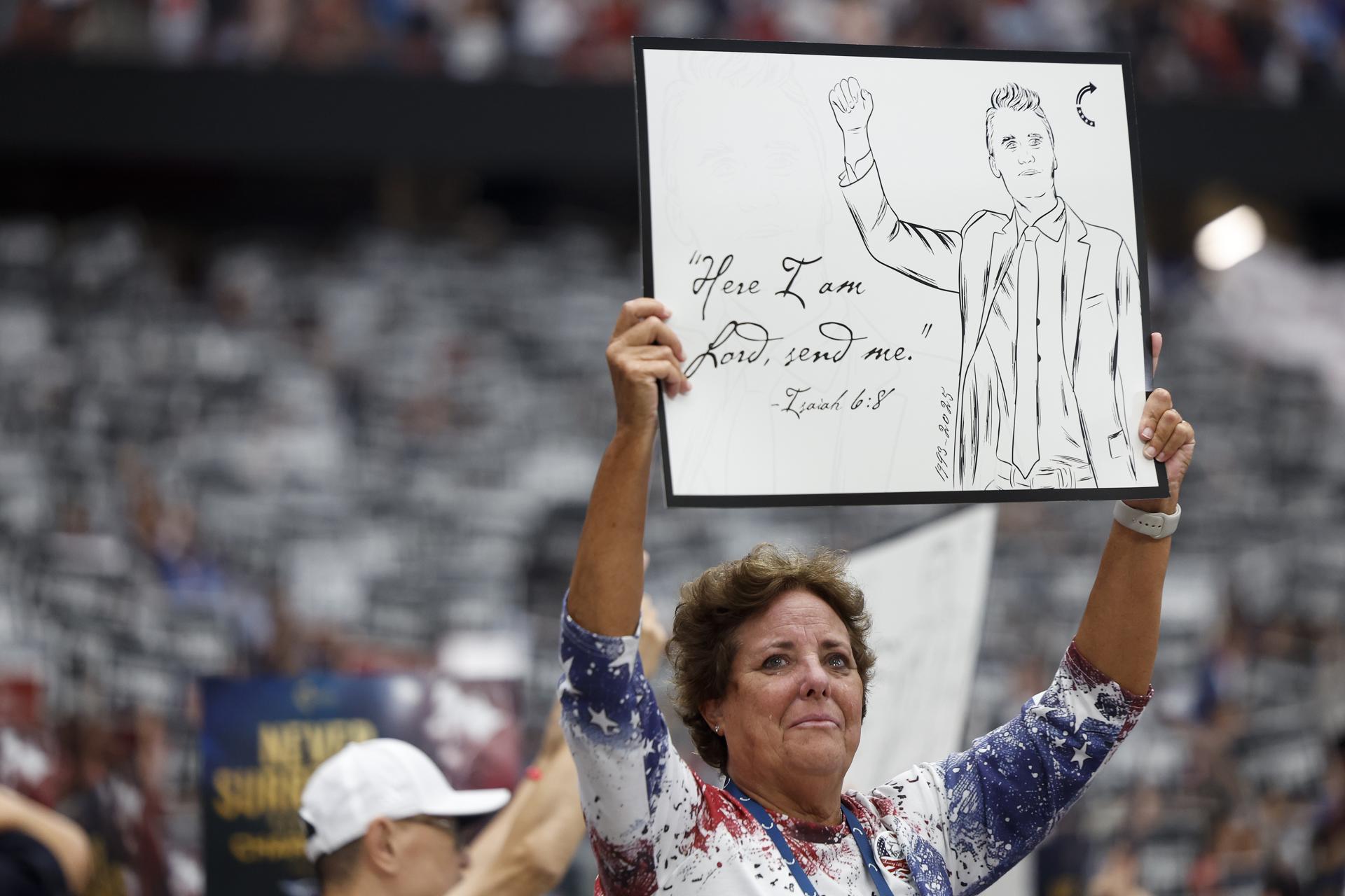 Homenaje multitudinario a Charlie Kirk