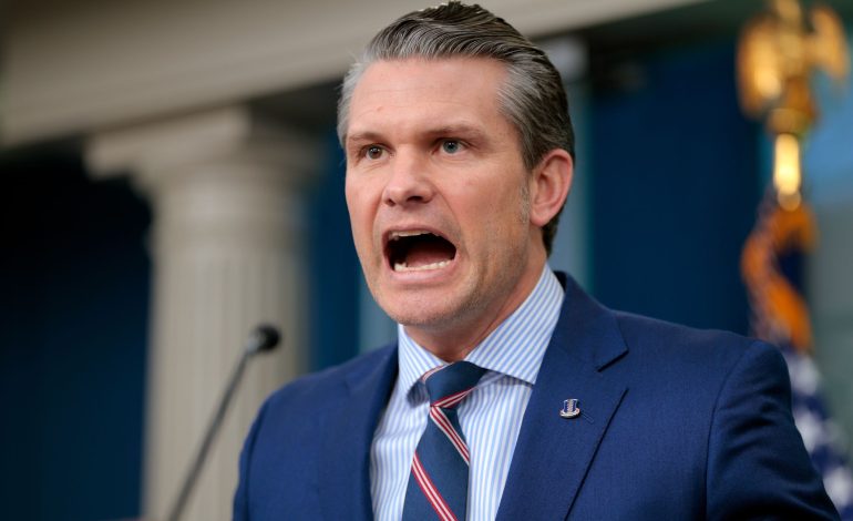 El Secretario de Guerra de EEUU desafía al Cartel de los Soles