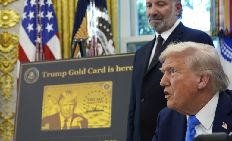 Trump firma proclamación contra visas H-1B