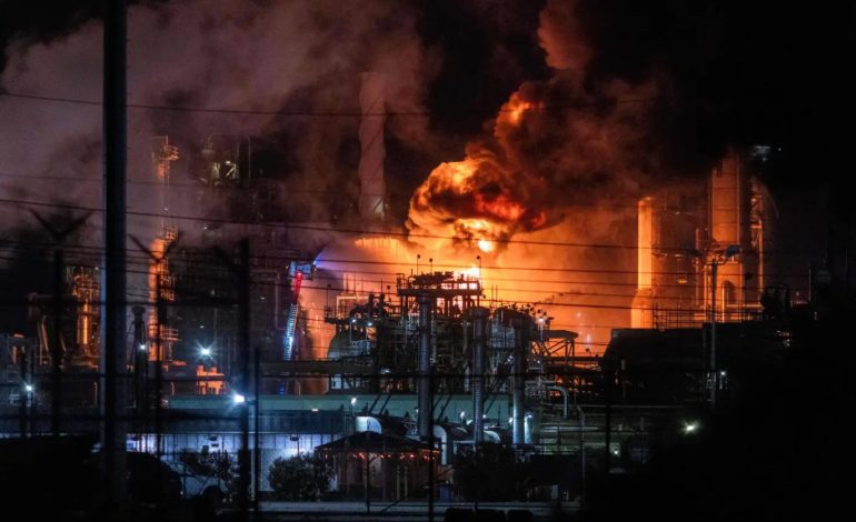 Incendio descontrolado en planta de Chevron