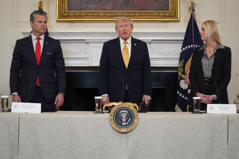 “Los próximos golpes serán en tierra”, dice Trump