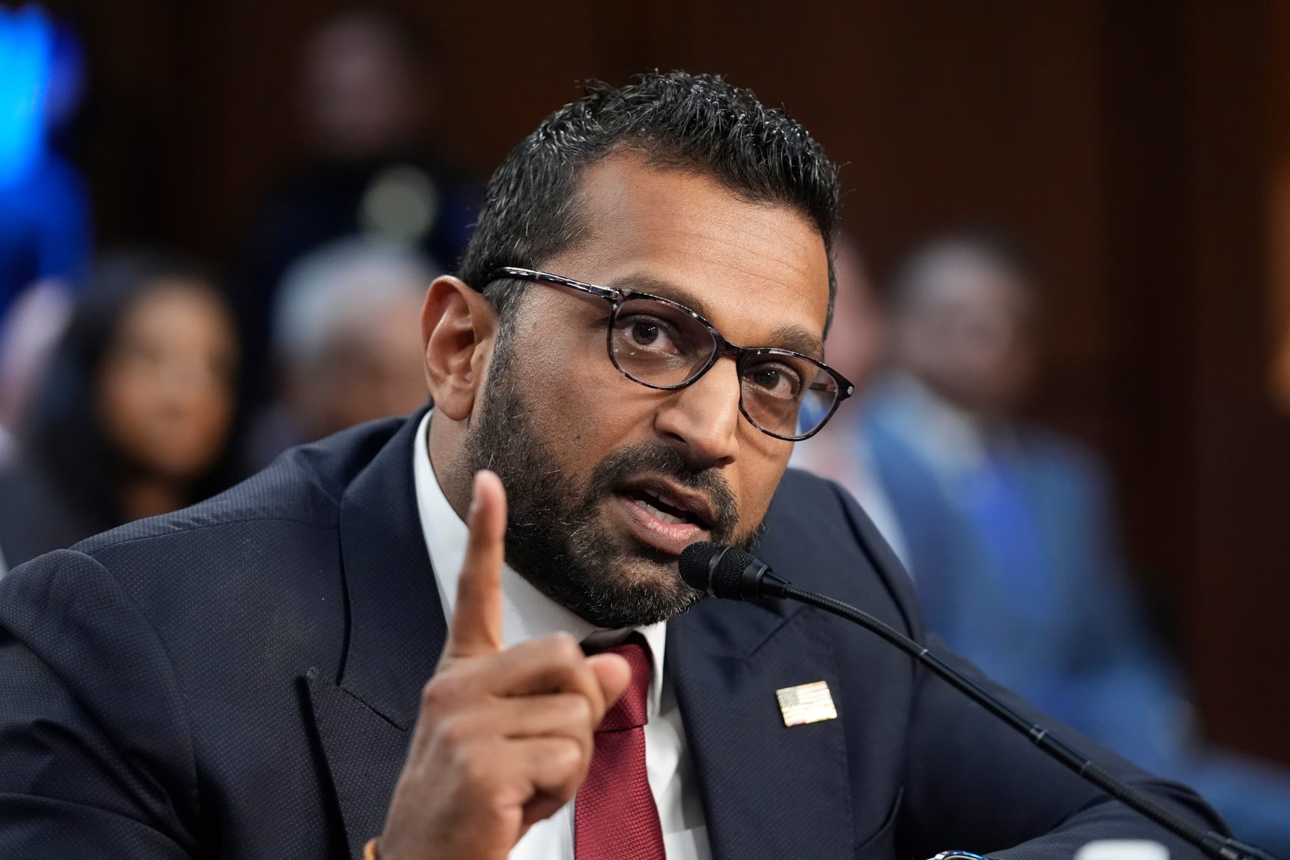 «Bloqueamos cada dolar de Maduro» afirma director del FBI
