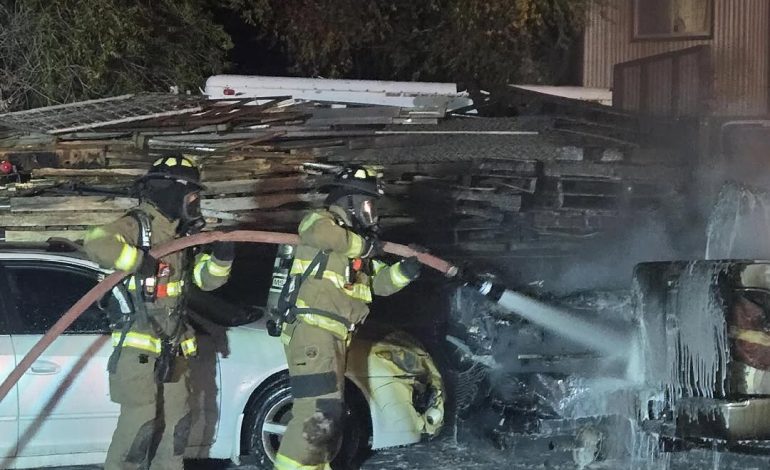Incendio arrasa con camión en N. State Street