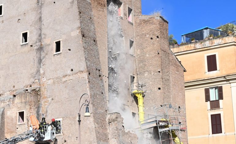 Torre medieval se derrumba en Roma
