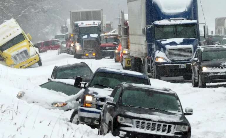 Tormenta invernal provoca choque masivo en Michigan