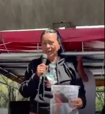 Madre se descompensa en protesta por presos políticos