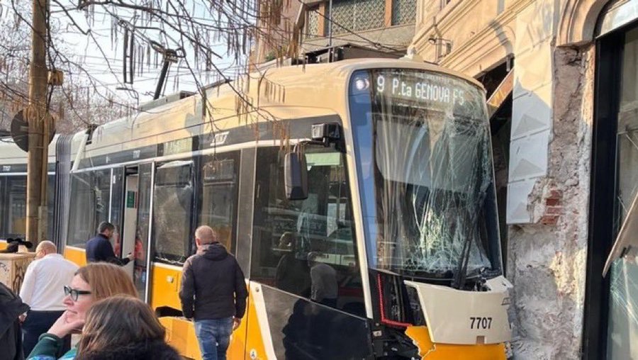 Tragedia en Milán: tranvía descarrila y deja dos muertos