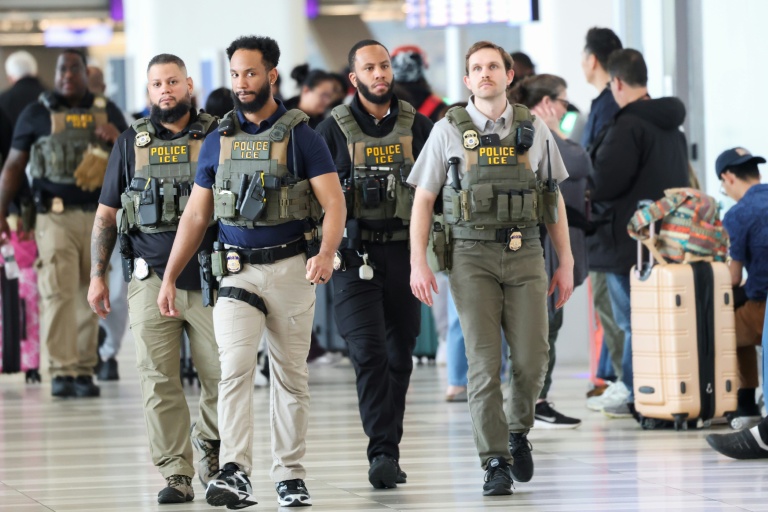 ICE toma los aeropuertos en medio de crisis en la TSA