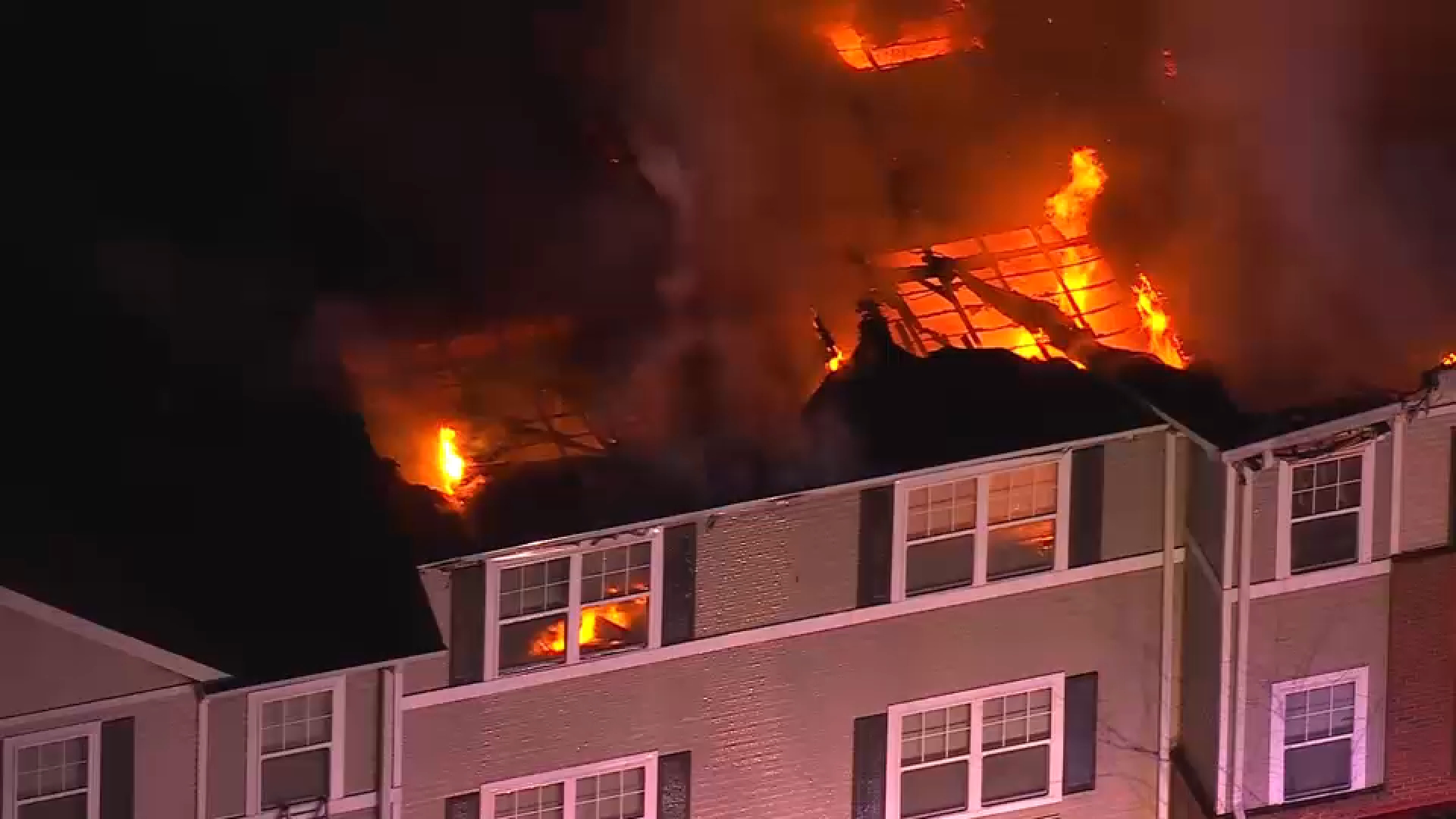 Incendio arrasa casas en Nueva Jersey