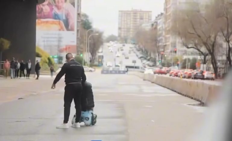 Un padre atrapa al hombre que acosaba a su hija menor en Madrid