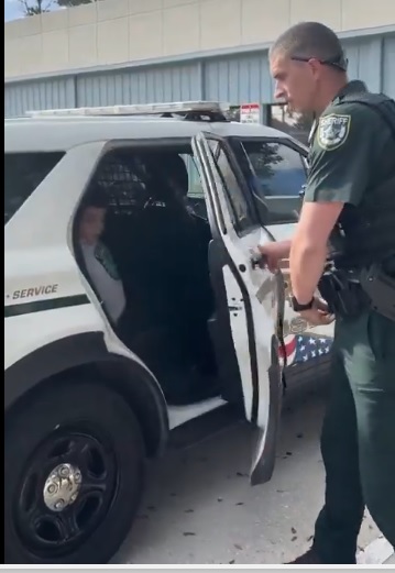 Arrestan a alumno de primaria por amenaza con arma