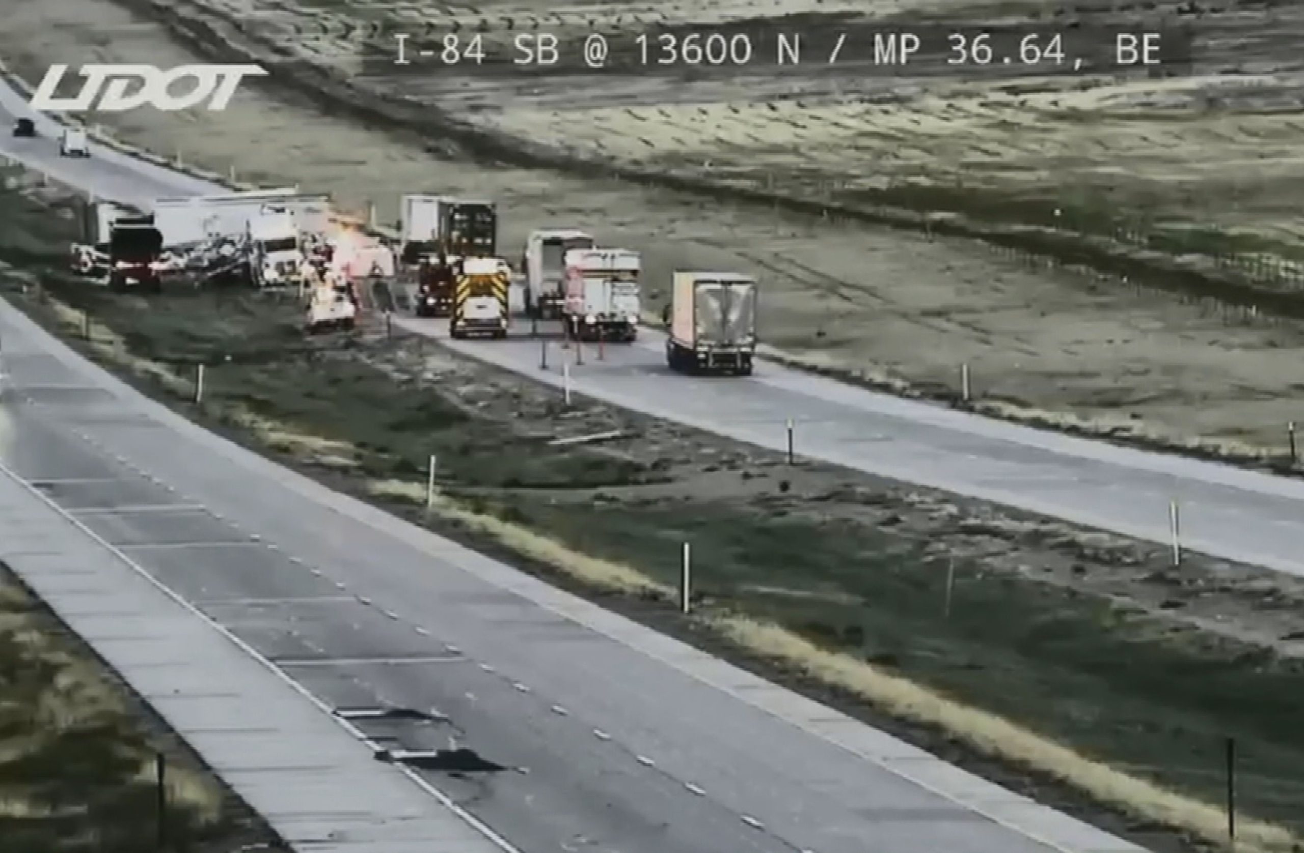 Accidente de camión paraliza tráfico en la I-84