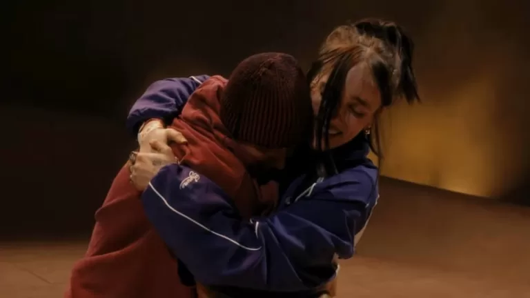 Billie Eilish rompe en llanto al vivir su sueño de infancia junto a Justin Bieber en Coachella 2026
