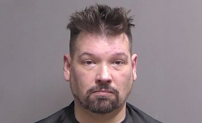 Candidato a gobernador de Florida arrestado por amenazar a sus padres