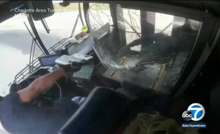 Caos y balas dentro del bus.