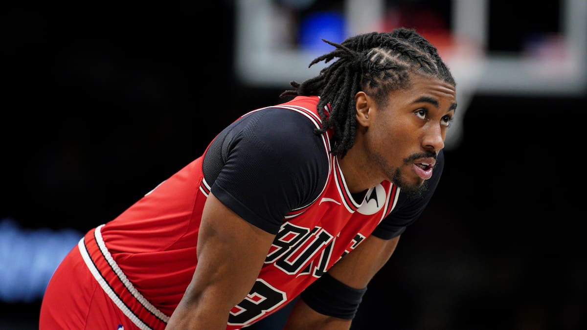 Chicago Bulls expulsa a jugador tras insultos homofóbicos