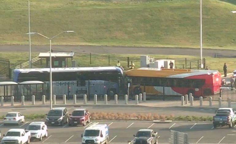 Choque de autobuses en el Pentágono deja 23 heridos