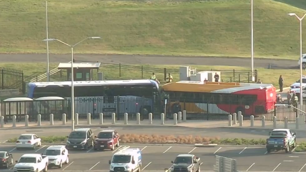 Choque de autobuses en el Pentágono deja 23 heridos