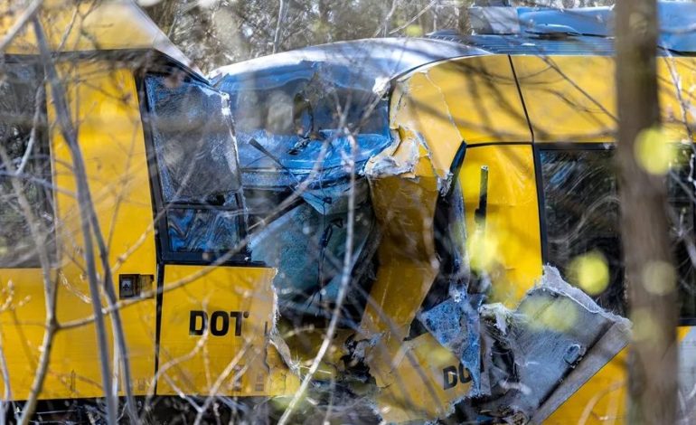 Choque frontal de trenes deja heridos en Dinamarca