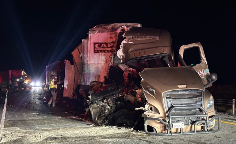 Cierre en la I-80 por choque múltiple de camiones