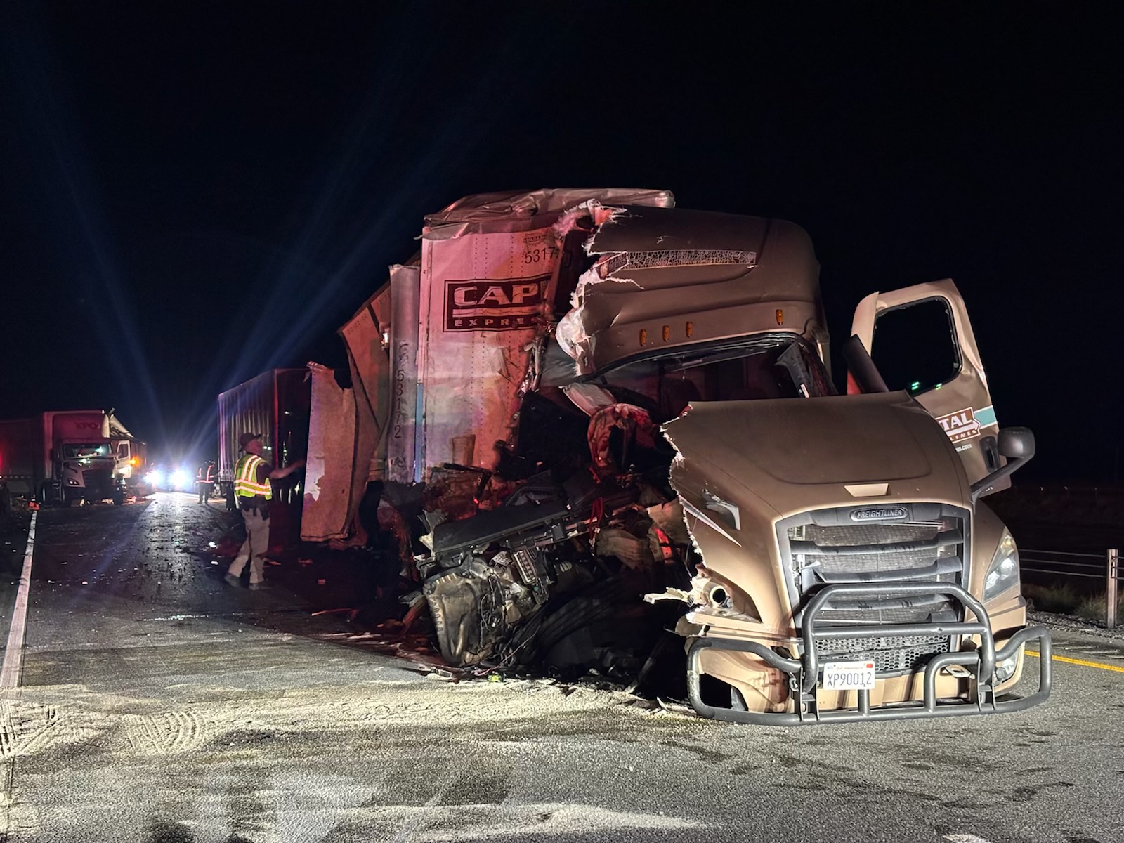 Cierre en la I-80 por choque múltiple de camiones
