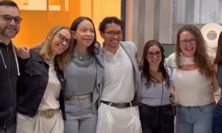 El emotivo encuentro de María Corina Machado con migrantes venezolanos