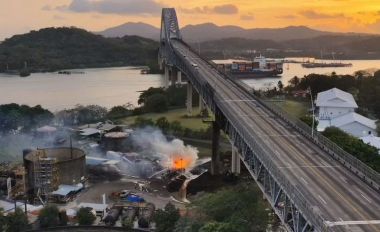 Incendio paraliza el puente de Las Américas