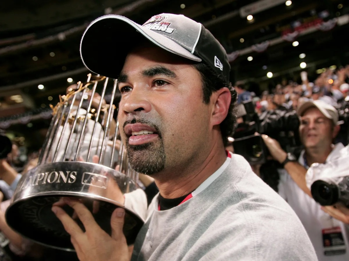 Los Medias Blancas retiran el número 13 de Ozzie Guillén