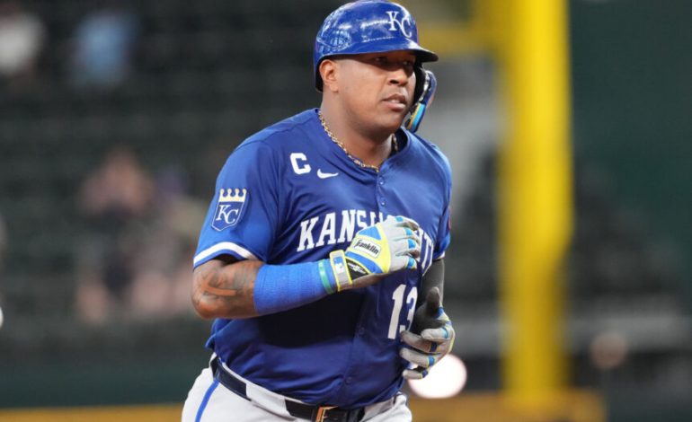 Salvador Pérez conecta jonrón clave y lleva a los Reales a la victoria